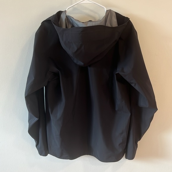 Arc’teryx Men’s Medium Jacket - Picture 5 of 6